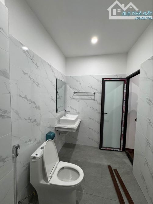 Bán nhà riêng Sơn Đồng, Hoài Đức 30m2. Lô góc 5 tầng Ôtô đỗ cửa. Cách 120m đến chợ Yên Bệ - 5