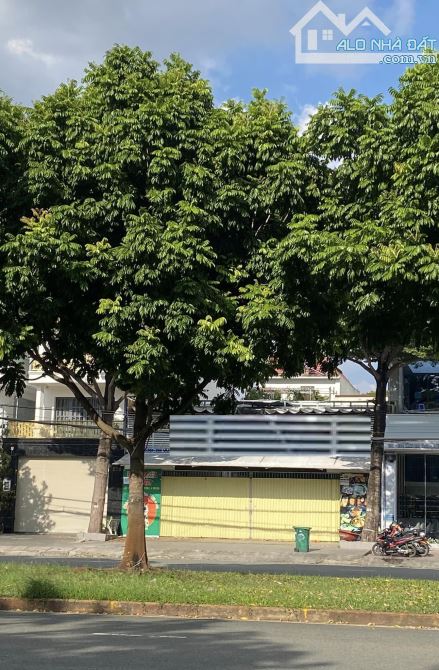 Bán nhà MT Vành Đai Trong, 8 x 21m, cấp 4, giá 31 tỷ