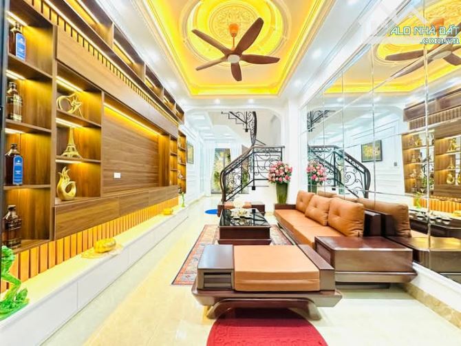 THỊNH QUANG - ĐỐNG ĐA - GẦN Ô TÔ - DIỆN TÍCH:40M X 4TẦNG -GIÁ:8.55 TỶ