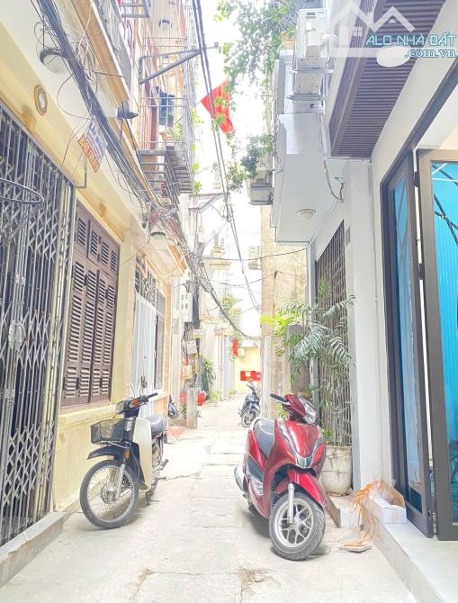 Định Công Thượng - Nhà đẹp ở ngay - Mặt ngõ ba gác - Hai thoáng trước sau - Full nội thất