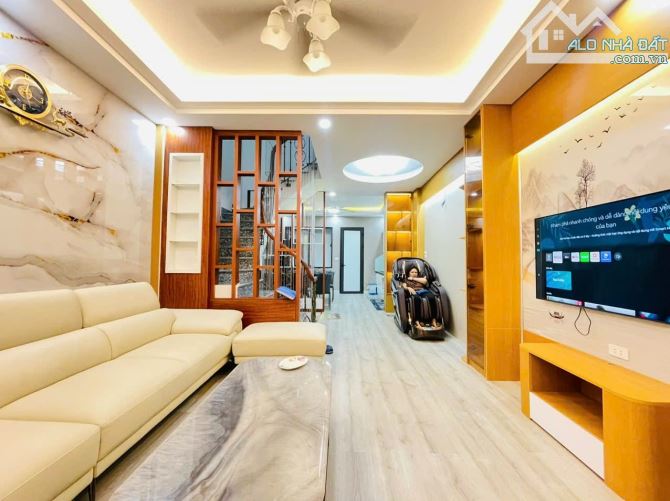 BÁN NHÀ CHÙA LÁNG - ĐỐNG ĐA, Ô TÔ TRÁNH, KINH DOANH, 5 TẦNG, MT 5,2m, 60m2, 21,5 tỷ