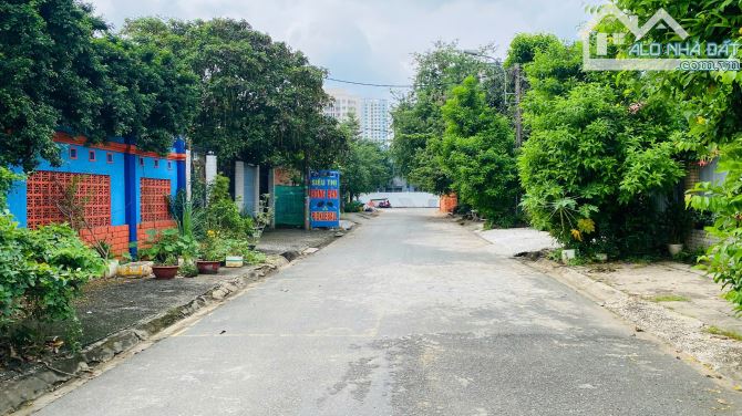 Bán đất đường 47 Nguyễn Duy Trinh kdc 10 mẫu Quận 2 cũ gần chợ (200m2) 100 tr/m2