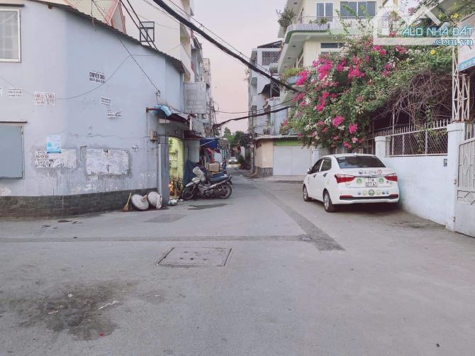 BÌNH THẠNH - NGANG HIẾM 5M - Ô TÔ VÀO NHÀ - 100M2 - VUÔNG A4 - CHỈ 9.X TỶ - 10