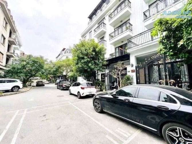 Nhà Lô Góc Green Park 319 Vĩnh Hưng . 75m² x 5 tầng, MT 5m. Thang máy. Gara ô tô. V - 1