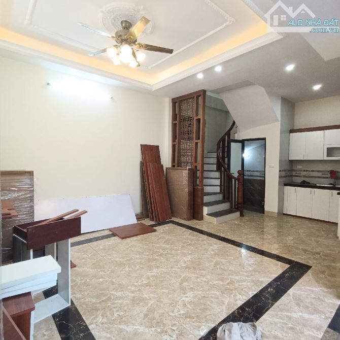 Giá Rẻ nhất khu vực, Chỉ hơn 4 tỷ sở hữu nhà 5 tầng Phúc Lợi, Lô góc gần ô tô, 30m MT 4.3m - 1