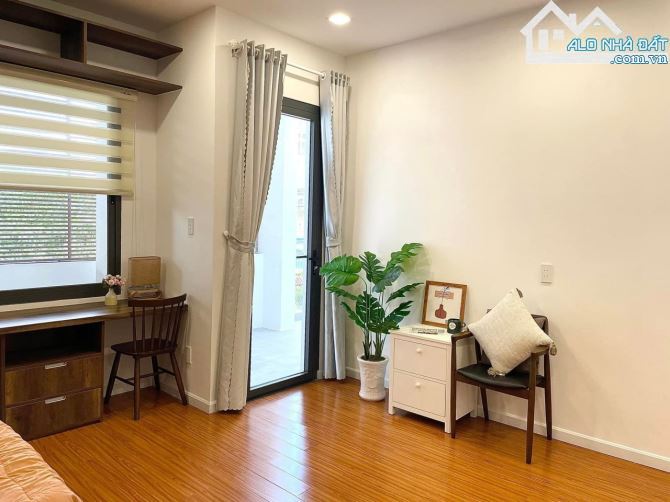Bán Biệt Thự 1 Trệt 2 Lầu Đường Nội Bộ Lạc Long Quân 212M2 (10x21.2) - Giá: 25Tỷ - 1