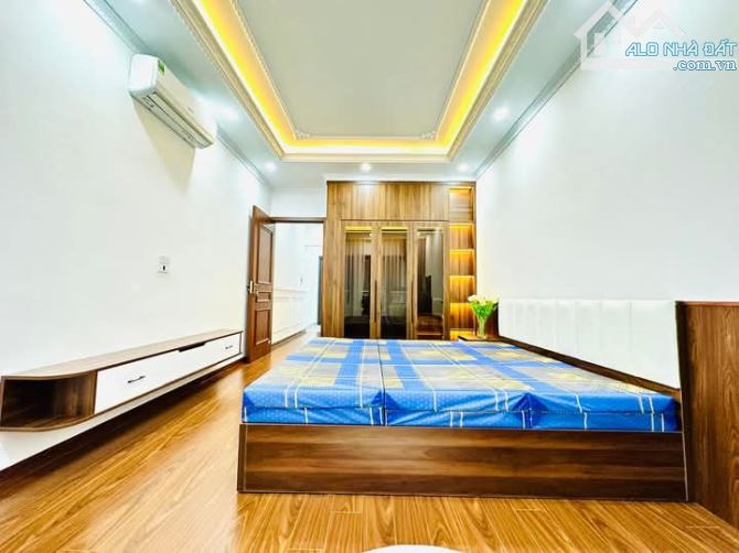 THỊNH QUANG - ĐỐNG ĐA - GẦN Ô TÔ - DIỆN TÍCH:40M X 4TẦNG -GIÁ:8.55 TỶ - 2