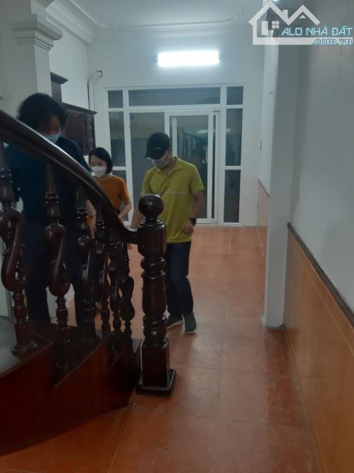 Cho thuê nhà ngõ 2 phố Phạm Tuấn Tài. Diện tích 50m2 x 4 tầng mặt tiền 4m, ngõ ô tô đi lại - 2