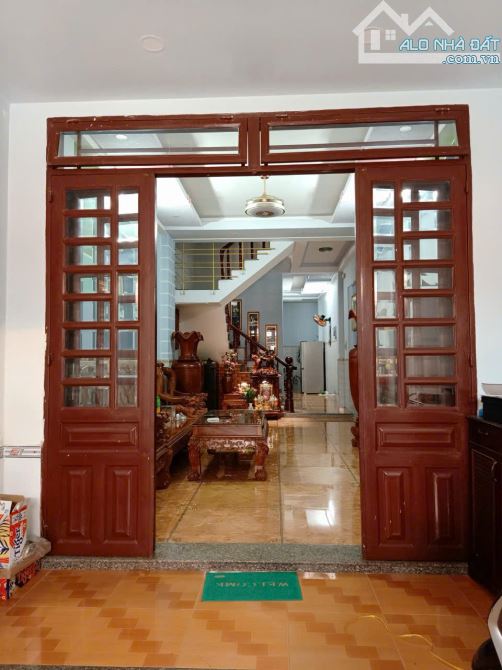 Nhà trệt, 2 lầu, 4.2x28m, Hẻm xe hơi đường Huỳnh Thị Hai, giá  5.25 BL - 2