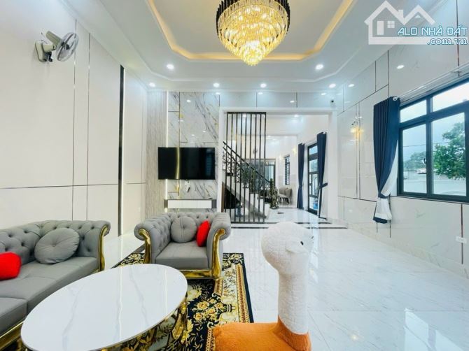 Villa sân vườn - full nội thất - đường trước nhà 12m - giá 8,x tỷ - 2