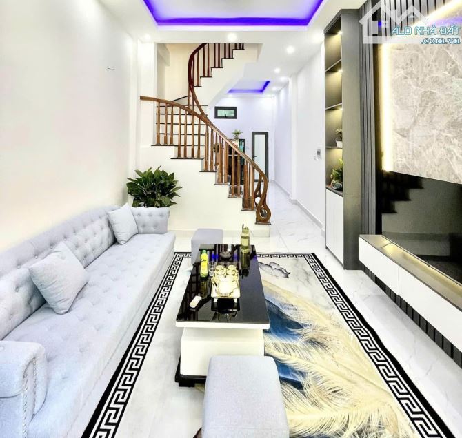 Định Công Thượng - Nhà đẹp ở ngay - Mặt ngõ ba gác - Hai thoáng trước sau - Full nội thất - 2