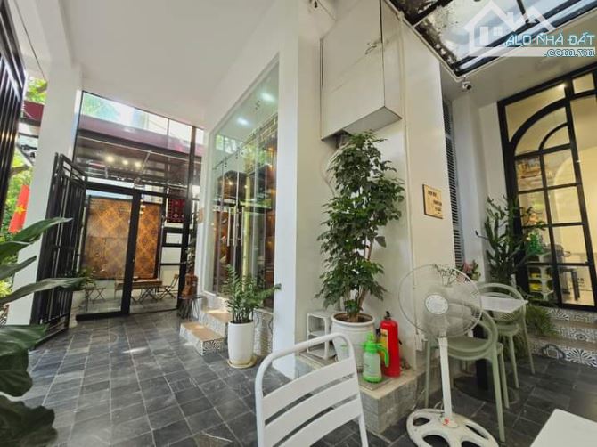 Hiếm! Bán nhà mặt phố Xuân Thủy, Cầu Giấy, vỉa hè 6m, đường lớn,Lô Góc, KD Vip,110m2 MT 5m - 2