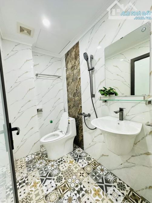 THỊNH QUANG - ĐỐNG ĐA - GẦN Ô TÔ - DIỆN TÍCH:40M X 4TẦNG -GIÁ:8.55 TỶ - 3