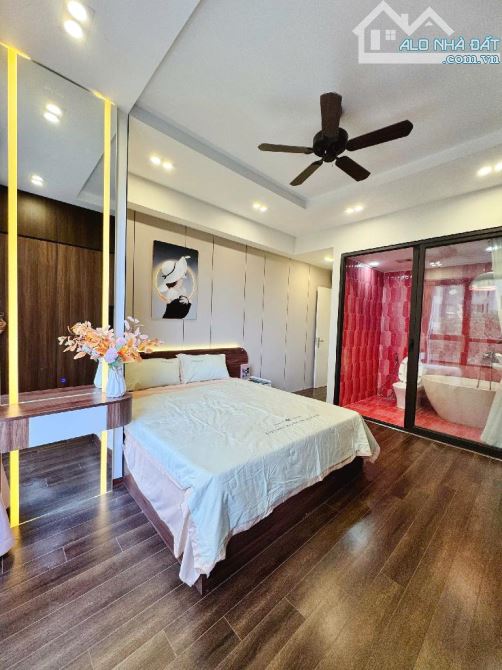 Nhà Lô Góc Green Park 319 Vĩnh Hưng . 75m² x 5 tầng, MT 5m. Thang máy. Gara ô tô. V - 3