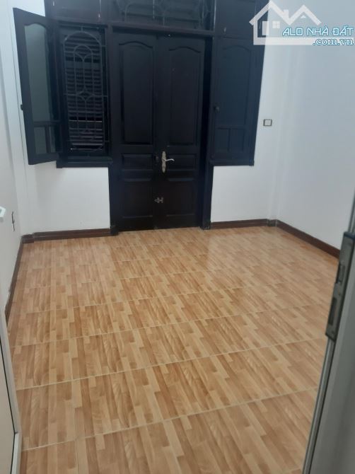 Cho thuê nhà ngõ 2 phố Phạm Tuấn Tài. Diện tích 50m2 x 4 tầng mặt tiền 4m, ngõ ô tô đi lại - 3
