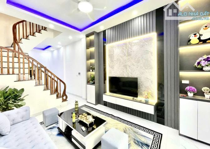 Định Công Thượng - Nhà đẹp ở ngay - Mặt ngõ ba gác - Hai thoáng trước sau - Full nội thất - 3