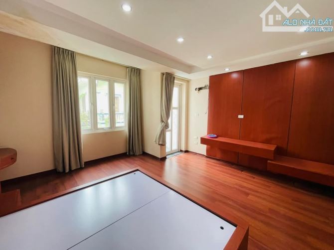 BÁN NHÀ PHÂN LÔ OTO TRÁNH VÀO NHÀ DT65M2*MT5,6M DÂN XÂY 5 TẦNG. CHỈ 15,8 TỶ - 4