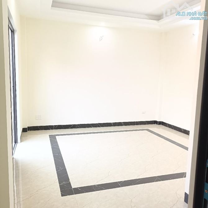 Giá Rẻ nhất khu vực, Chỉ hơn 4 tỷ sở hữu nhà 5 tầng Phúc Lợi, Lô góc gần ô tô, 30m MT 4.3m - 4