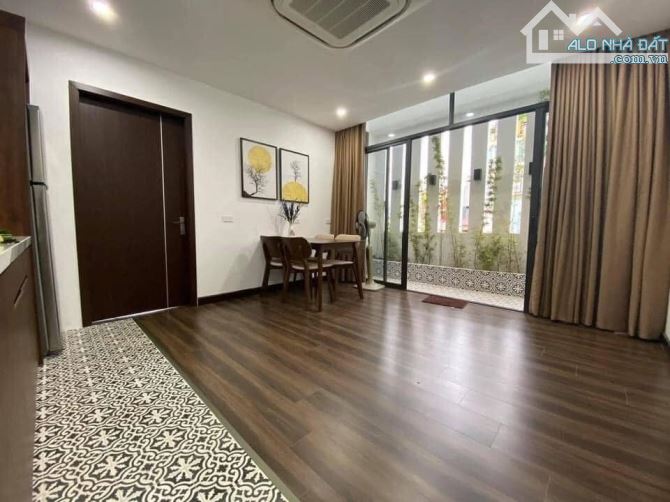 Tòa Nhà Văn Phòng Hạng A, Đẹp Nhất Hồ Tùng Mậu, 71m2, 7 Tầng, View Công Viên, Vỉa hè 5m - 7