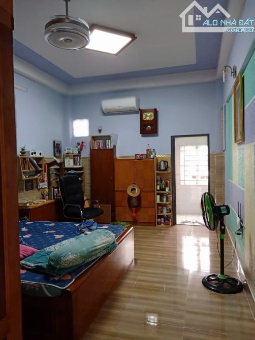 Nhà trệt, 2 lầu, 4.2x28m, Hẻm xe hơi đường Huỳnh Thị Hai, giá  5.25 BL - 5