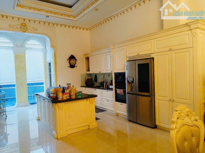 Bán Siêu Phẩm Biệt Thự 3 Mặt Tiền Cách Mạng Tháng 8 DT:11❌36 Sát CV Lê Thị Riêng chỉ 68Tỷ - 5