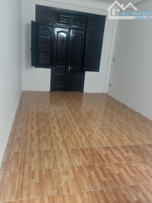 Cho thuê nhà ngõ 2 phố Phạm Tuấn Tài. Diện tích 50m2 x 4 tầng mặt tiền 4m, ngõ ô tô đi lại - 7