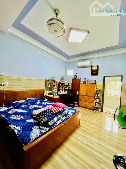 Nhà trệt, 2 lầu, 4.2x28m, Hẻm xe hơi đường Huỳnh Thị Hai, giá  5.25 BL - 9
