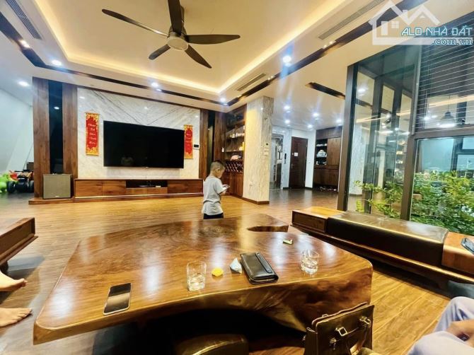 Cực phẩm KĐT Louis Đại Mỗ Nam Từ Liêm. DT218m, 5 tầng MT10m Giá 55 tỷ KD siêu đỉnh