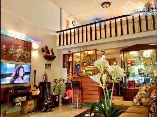 BÁN NHÀ MỘT MÊ TRÊN LỢP CÓ SÂN Ô TÔ - KẸP CỐNG VĂN TIẾN DŨNG- HÒA XUÂN- CẨM LỆ.