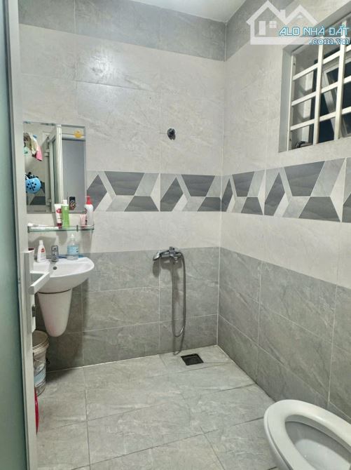 Biệt thự 1 trệt 2 lầu Song Ngữ Lạc Hồng sổ sẵn