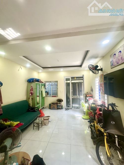 Bán nhà 3 Tầng 50m2 Ngay KĐT Vạn Phúc Quốc Lộ 13, 5 Phòng Ngủ Nhỉnh 3 Tỷ