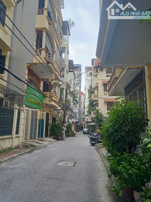 Bán tòa nhà CCMN Cầu Diễn, NTL 8 tầng thang máy ô tô vào 19.9 tỷ 100m2 thu 120 triệu/tháng