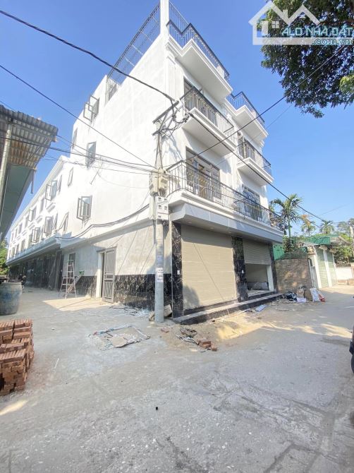 Quá rẻ 3,4 tỷ nhà 40m2  ô tô 3,5 tấn đỗ cửa ngay cầu Đại Thành- Quốc Oai