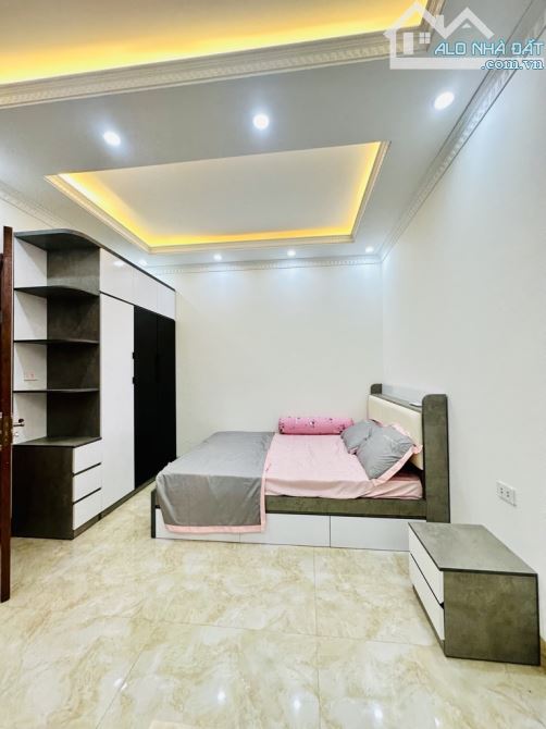 Bán nhà Thượng Thanh 5 tầng tặng full nội thất  dt 35m