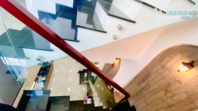 SIÊU PHẨM MẶT TIỀN ĐHT 23 NGUYỄN VĂN QUÁ ,NGAY GIÁO XỨ CHỢ CẦU,TIỆN ÍCH BỦA VAY NHỈNH 5 T - 10