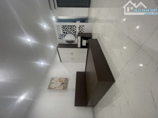 Bán CHDV Ngã Tư Sở 96m2 x 7tầng, thang máy, 11P khép kín, doanh thu 900tr/năm - 1