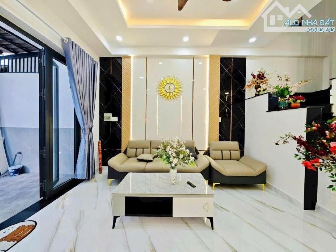 🏠🏠 NHÀ ĐẸP - NỞ HẬU - RỘNG RÃI THOÁNG MÁT - XE HƠI ĐỖ CỬA - PVCHIÊU, P14, GV - 1