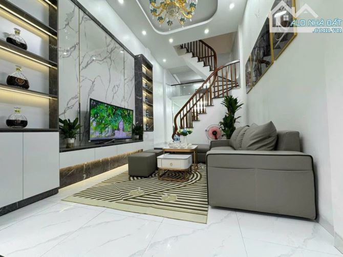 NHÀ ĐẸP HOÀNG HOA THÁM, MẶT TIỀN 3.5M, DIỆN TÍCH 34M², SÂN RỘNG, GẦN HỒ TÂY, NHỈNH 6 TỶ - 15