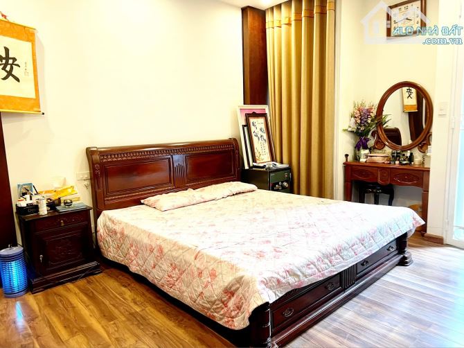 BÁN NHÀ PHÂN LÔ PHỐ HOÀNG CẦU ĐỐNG ĐA 24 TỶ 70m 7T THANG MÁY VỈA HÈ Ô TÔ TRÁNH KINH DOANH - 2
