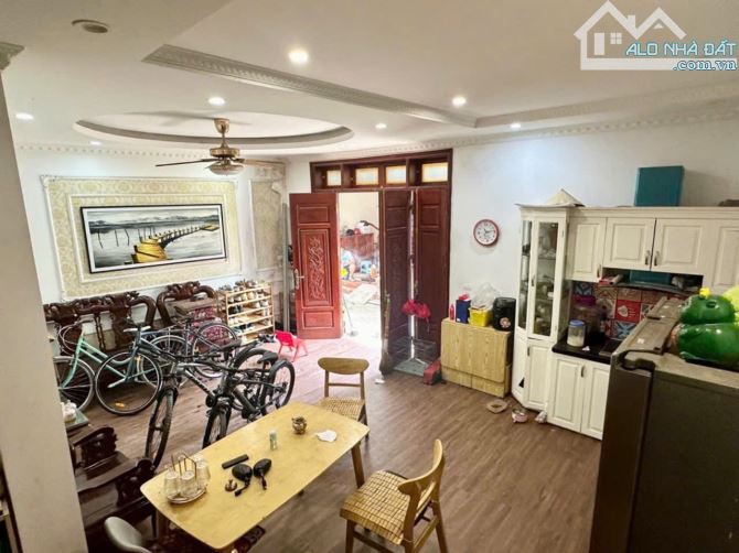 Bán nhà 5 tầng Phố Trạm- Cầu Vĩnh Tuy- Long Biên, DT 35m2, gần đường Ô tô, giá bán 7.2 tỷ - 1