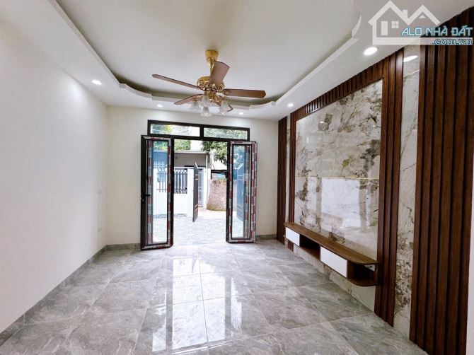 Nhà 4 Tầng 45m2 có sân riêng, Ô tô đỗ gần, 500M Ra Đại Lộ Thăng Long - 2