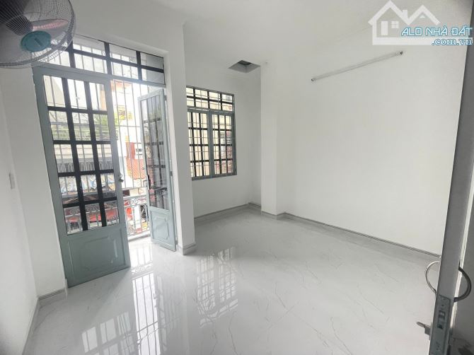 Bán nhà Vườn Lài - Hẻm xe hơi 6m - (4x10.5)m - 3 Phòng ngủ - 2