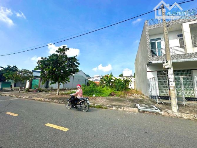 Bán lô đất ngay cạnh Nhà Thi Đấu Thủ Thừa, view hồ sinh thái mát mẻ kinh doanh ngay. - 3