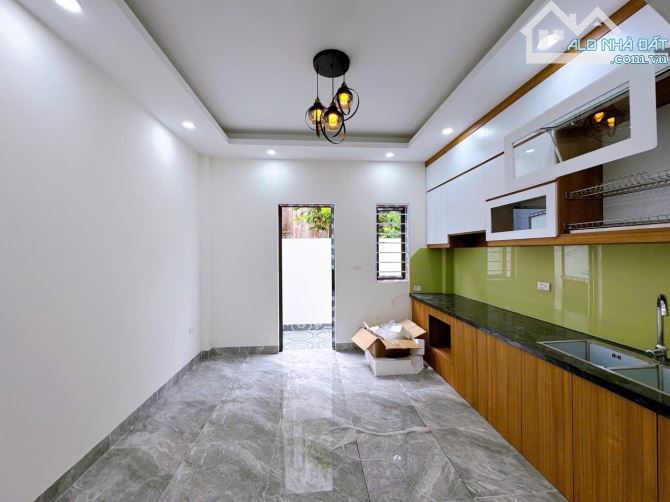 Nhà 4 Tầng 45m2 có sân riêng, Ô tô đỗ gần, 500M Ra Đại Lộ Thăng Long - 3