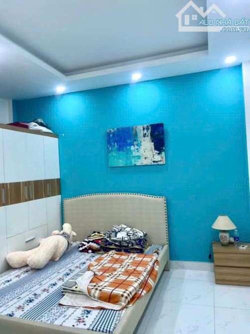 NHÀ MẶT TIỀN GIÁ HẺM - KHU VIP SÂN BAY - GẦN BỆNH VIỆN 175 - THÔNG SỐ ĐẸP - Ô TÔ VÀO NHÀ - 3