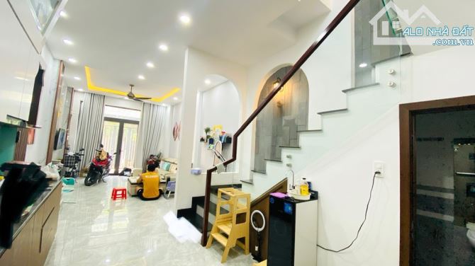 SIÊU PHẨM MẶT TIỀN ĐHT 23 NGUYỄN VĂN QUÁ ,NGAY GIÁO XỨ CHỢ CẦU,TIỆN ÍCH BỦA VAY NHỈNH 5 T - 4