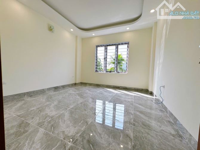 Nhà 4 Tầng 45m2 có sân riêng, Ô tô đỗ gần, 500M Ra Đại Lộ Thăng Long - 5