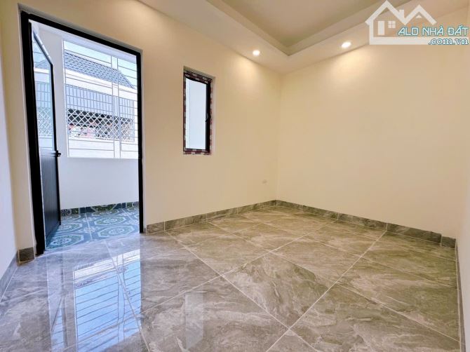 Nhà 4 Tầng 45m2 có sân riêng, Ô tô đỗ gần, 500M Ra Đại Lộ Thăng Long - 7