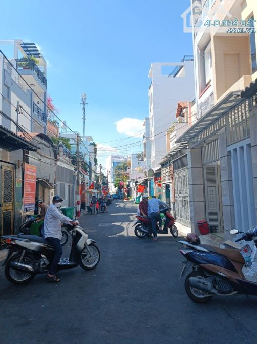 Bán nhà hẻm 8m Thoại Ngọc Hầu Tân Phú 8.4x25m đúc 3.5 tấm (gần ngay Nguyễn Sơn)