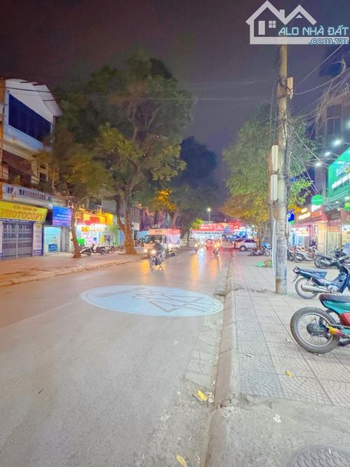 Bán Nhà 3T Mặt Phố Đức Giang DT 110m2 MT 5,2m Cho Thuê Kinh Doanh 20tr/tháng, 2 Thoáng